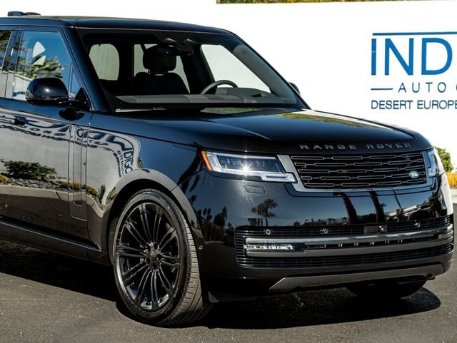 New 2026 Santorini Black Land Rover SE image 5
