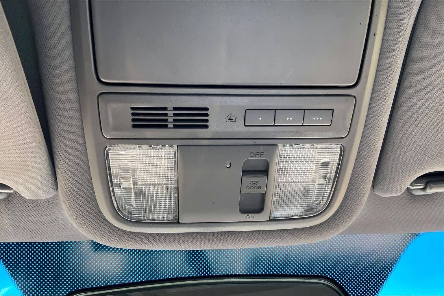 Used 2013 Alabaster Silver Metallic Honda EX image 34