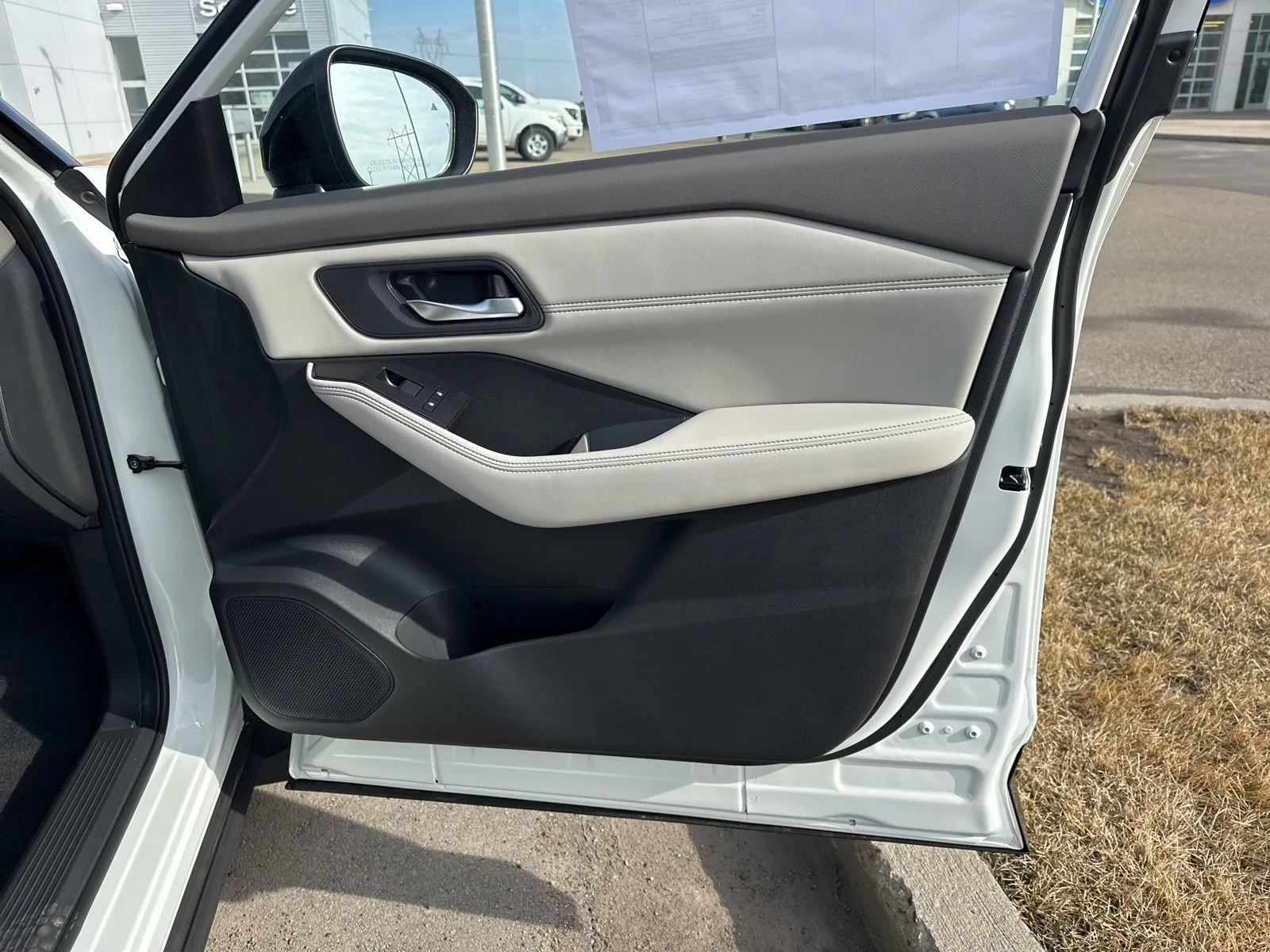 New 2026 Everest White Pearl TriCoat Nissan Dark Armor™ image 36