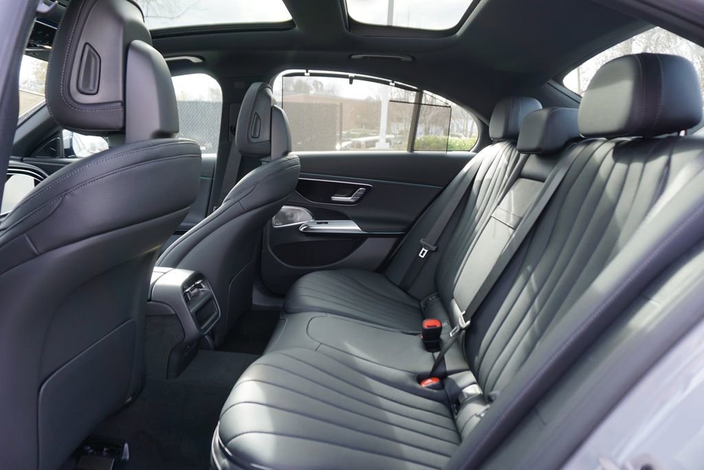 New 2026 MANUFAKTUR Alpine Grey Mercedes-Benz E 350 image 13