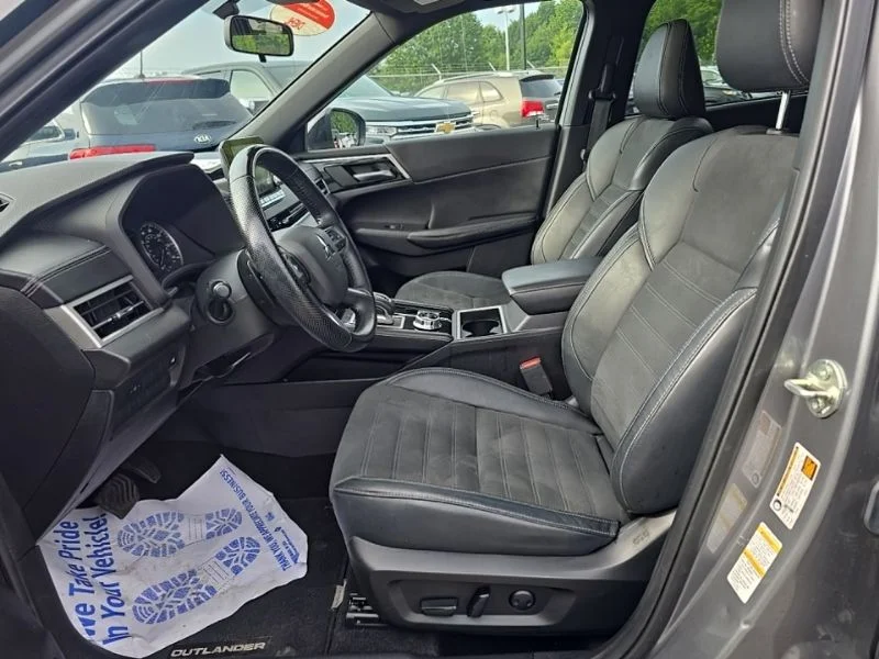 Used 2022  Mitsubishi SE image 22