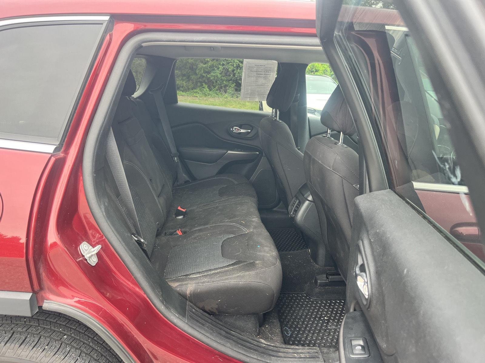 Used 2019 Velvet Red Pearlcoat Jeep Latitude image 13