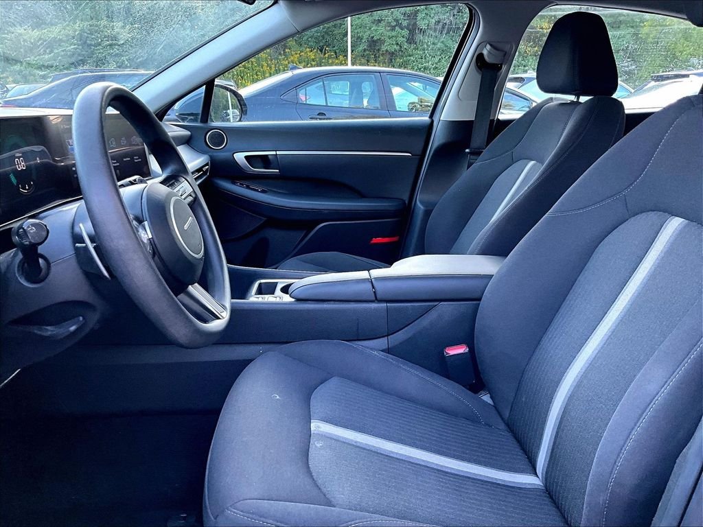 Used 2025 Blue Hyundai SEL image 4