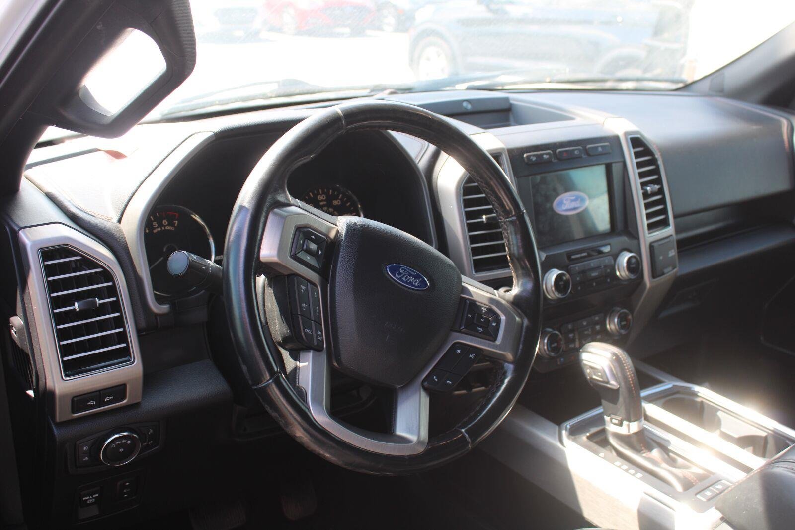 Used 2019 White Platinum Metallic Tri-Coat Ford Platinum image 9