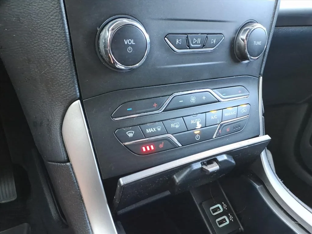 Used 2020 Silver Ford SEL image 20