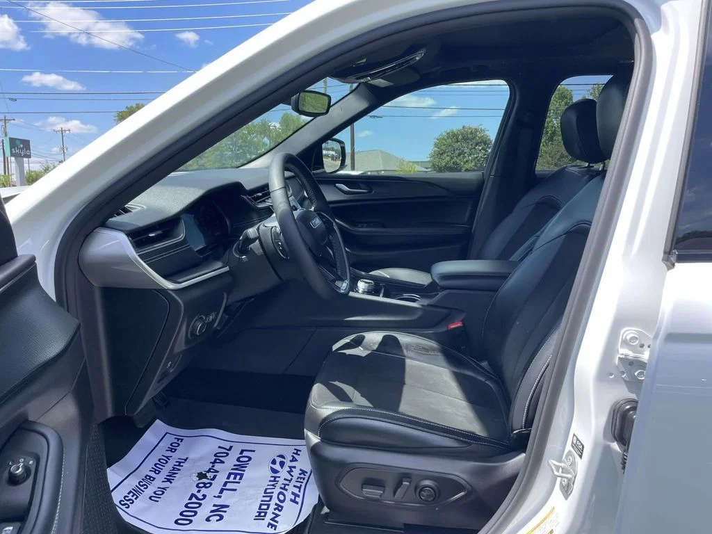Used 2023 White Jeep Altitude X image 16