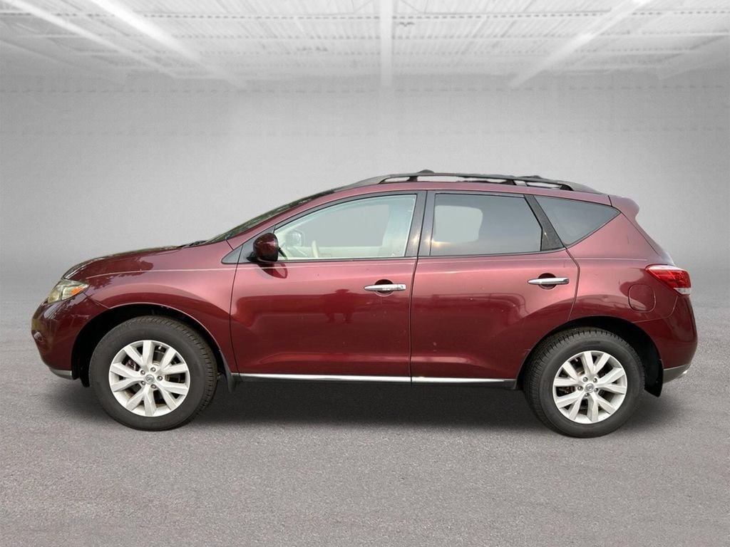 Used 2011 Red Nissan SL image 2