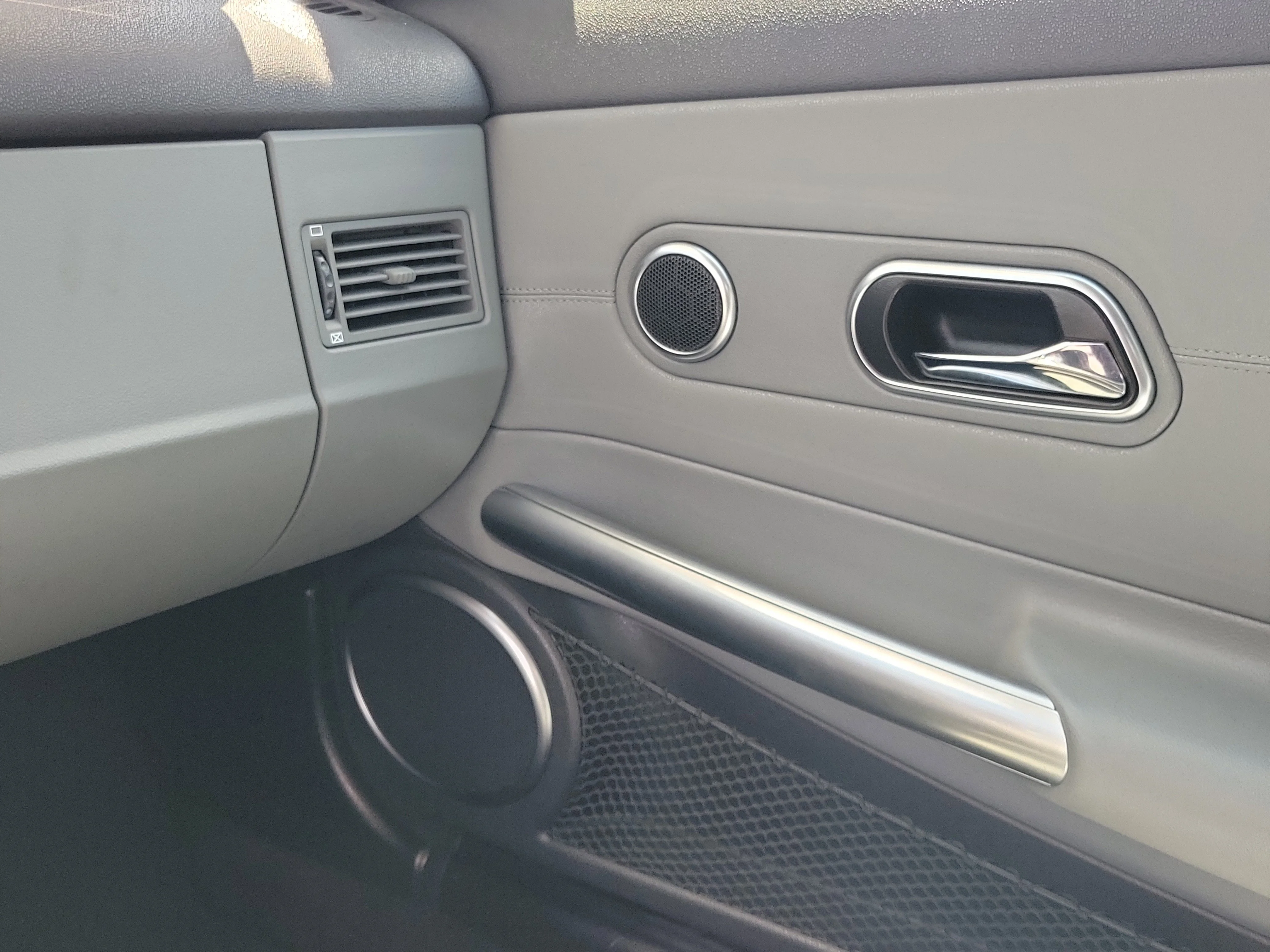 Used 2005 Black Clearcoat Chrysler Limited image 27