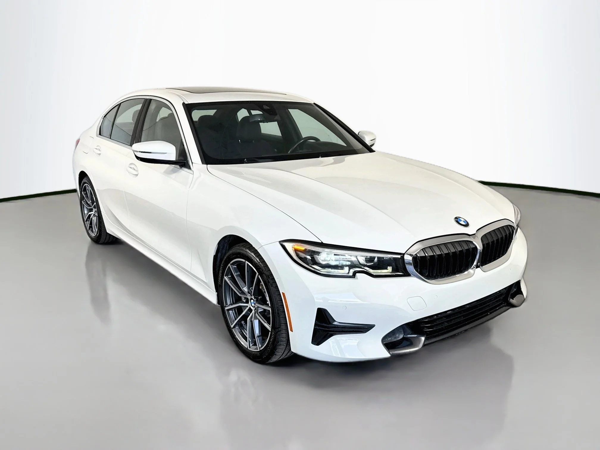 Used 2019 Alpine White BMW 330i image 1