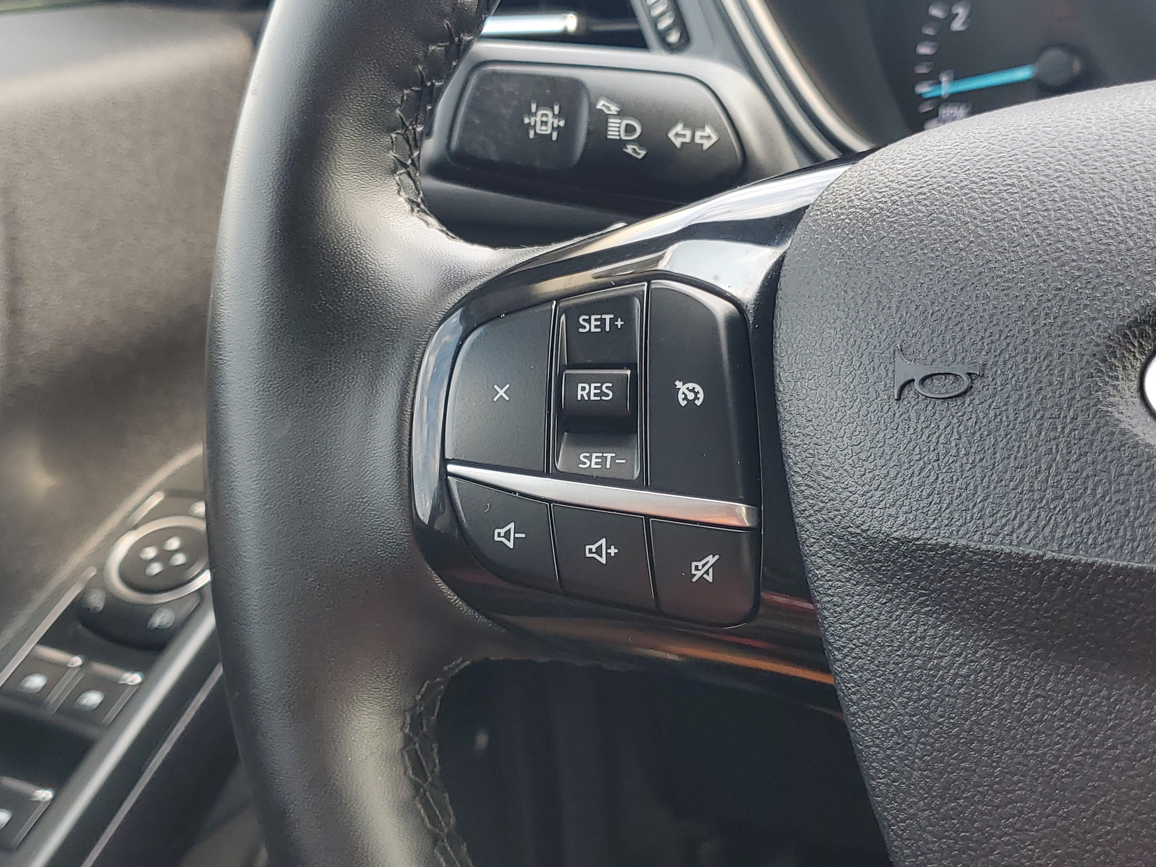 Used 2022 Silver Ford SE image 21