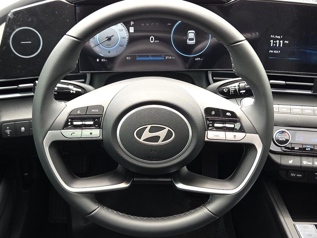 2025 Hyundai Elantra Limited - Photo 13