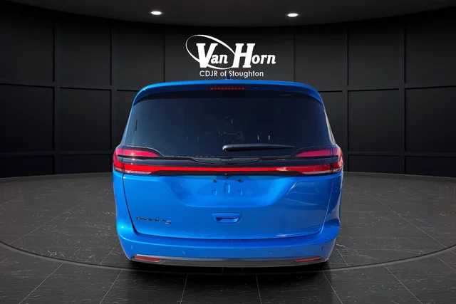 New 2026 Hydro Blue Pearl-Coat Exterior Paint Chrysler Select image 12