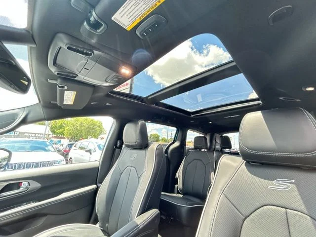 New 2027 Blue Pearl Chrysler Limited image 37