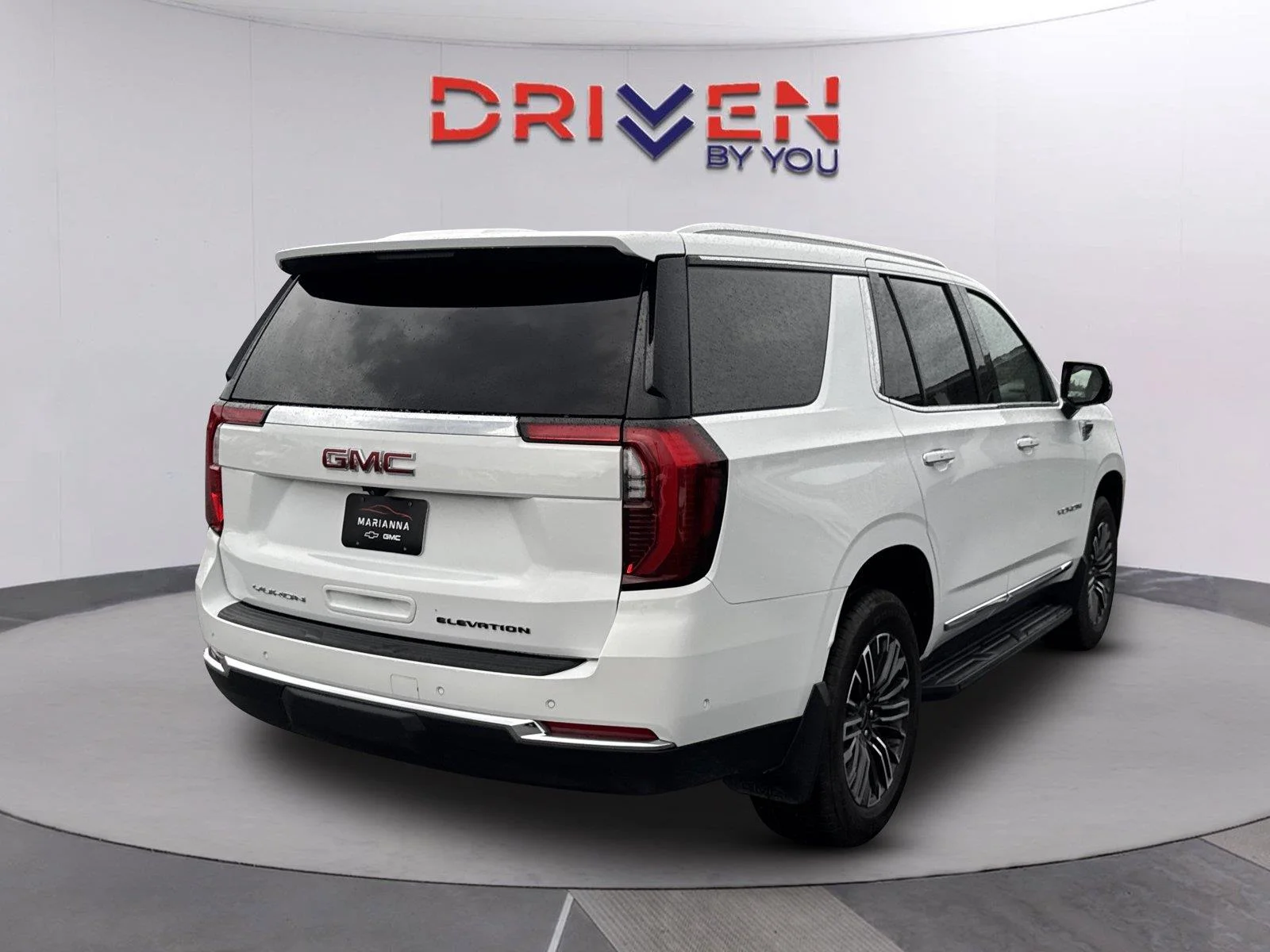 Used 2025 Summit White GMC Elevation image 4