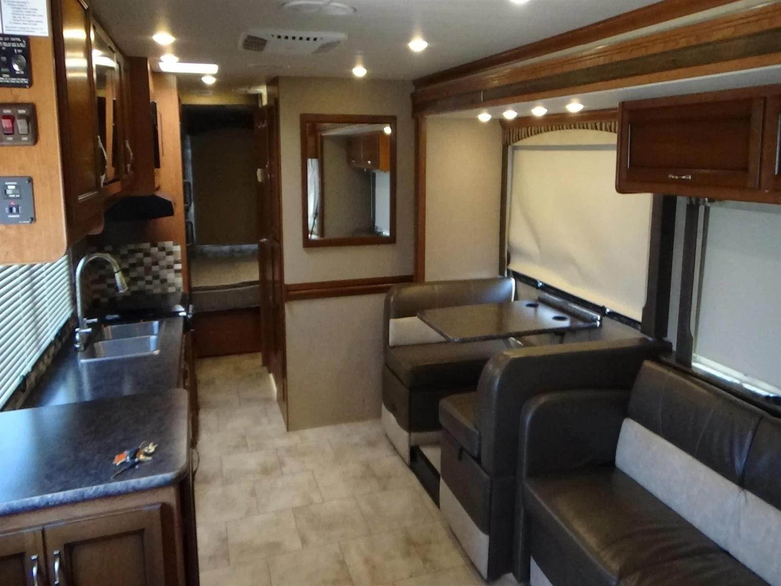 Used 2016 Tan Ford Fleetwood Flair image 22