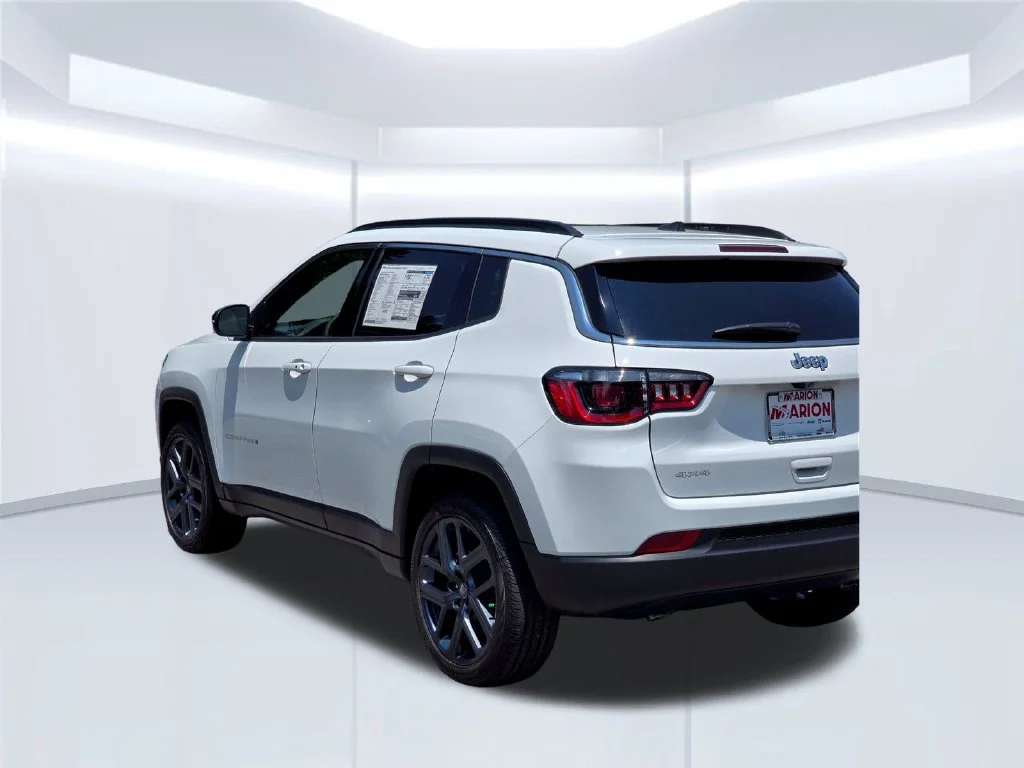 New 2026 White Jeep Latitude image 41