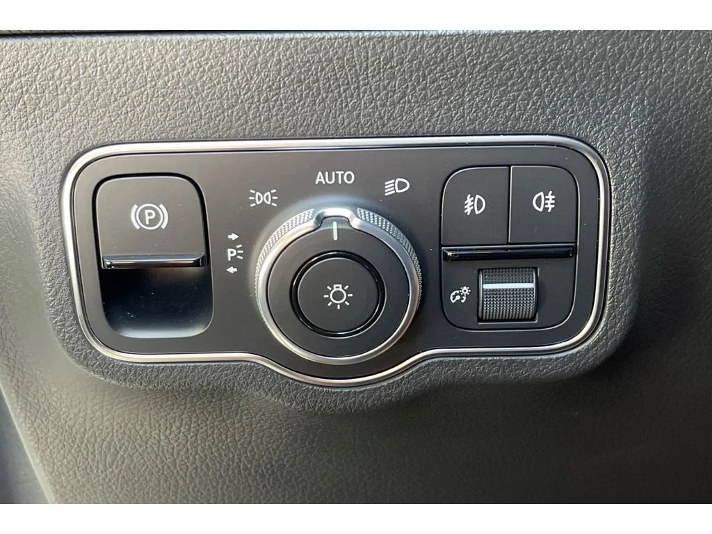 Used 2021 Polar White Mercedes-Benz 250 image 42
