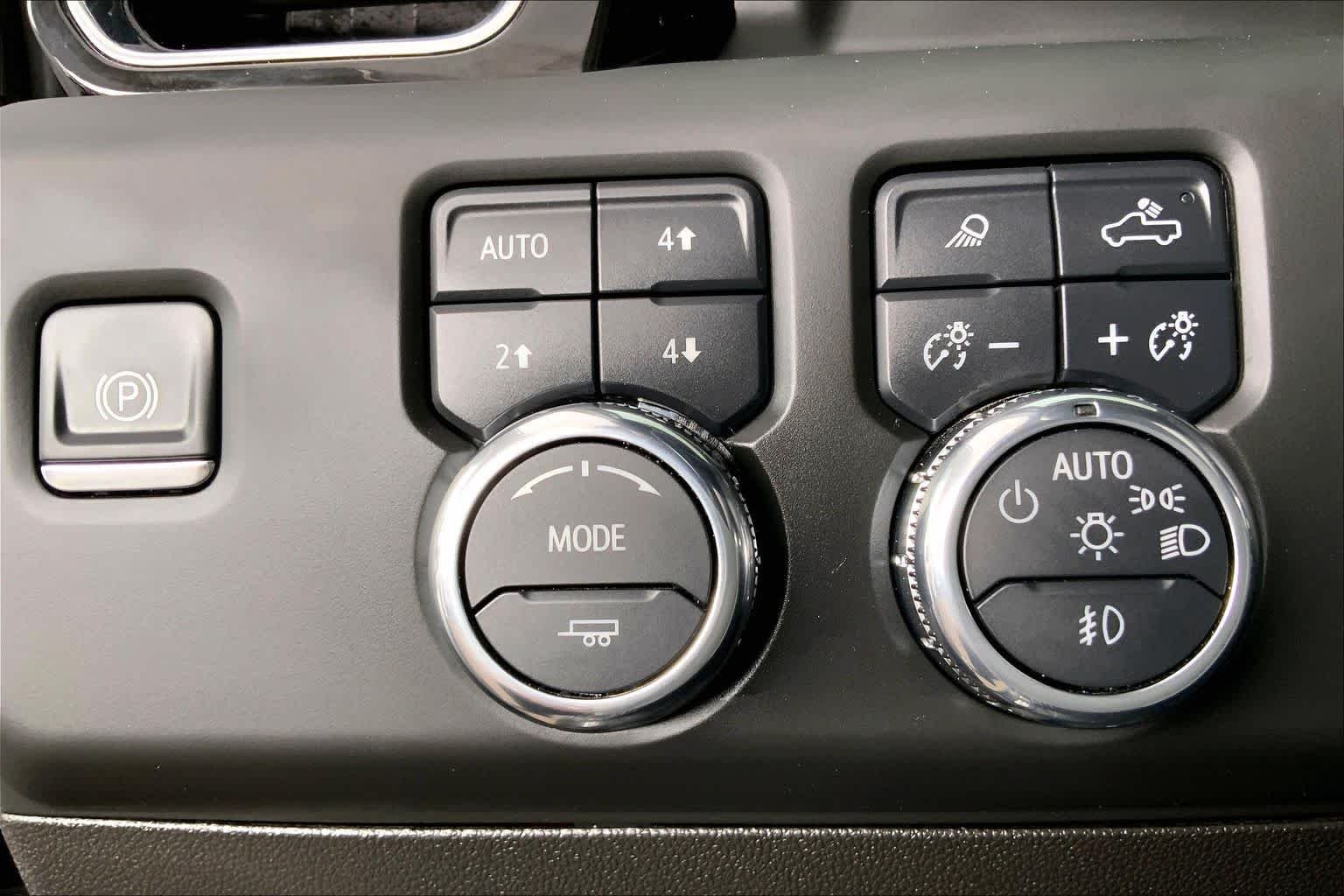 Used 2025 Onyx Black GMC Denali image 36
