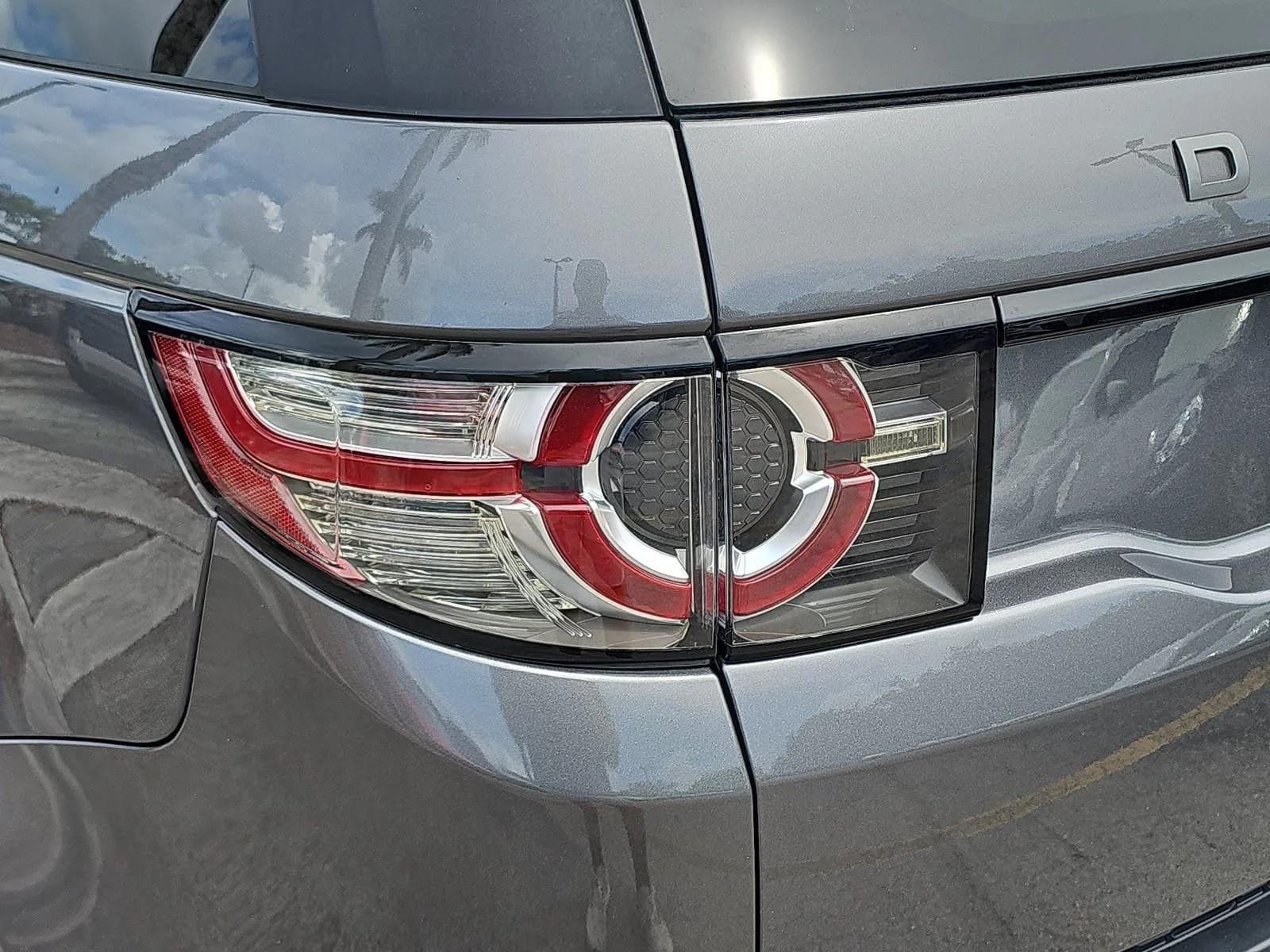 Used 2018 Gray Land Rover SE image 31