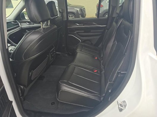 Used 2022 White Jeep Limited 4x4 image 21