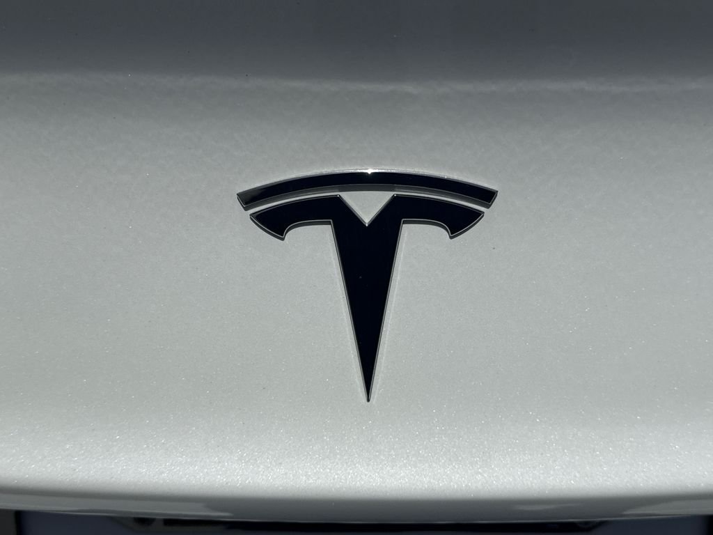 Used 2019 White Tesla Standard Range Plus image 10