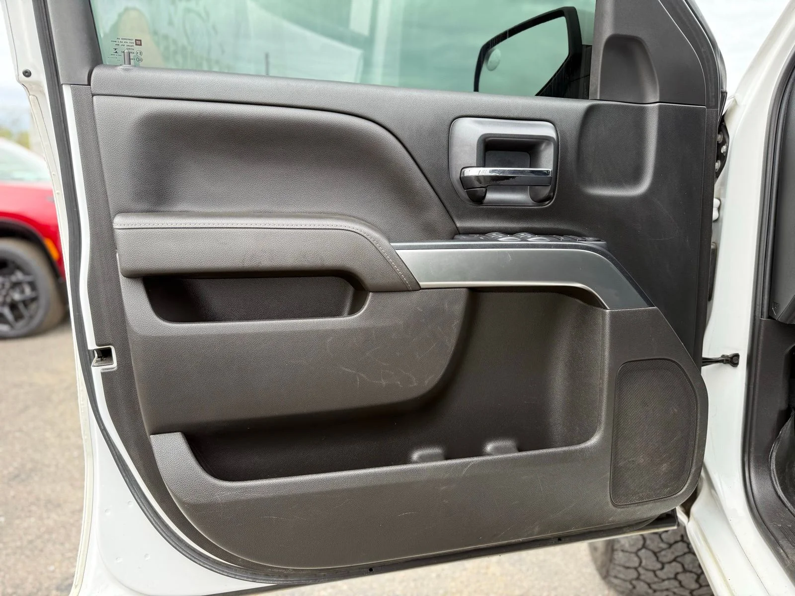 Used 2018 White Chevrolet LT image 13