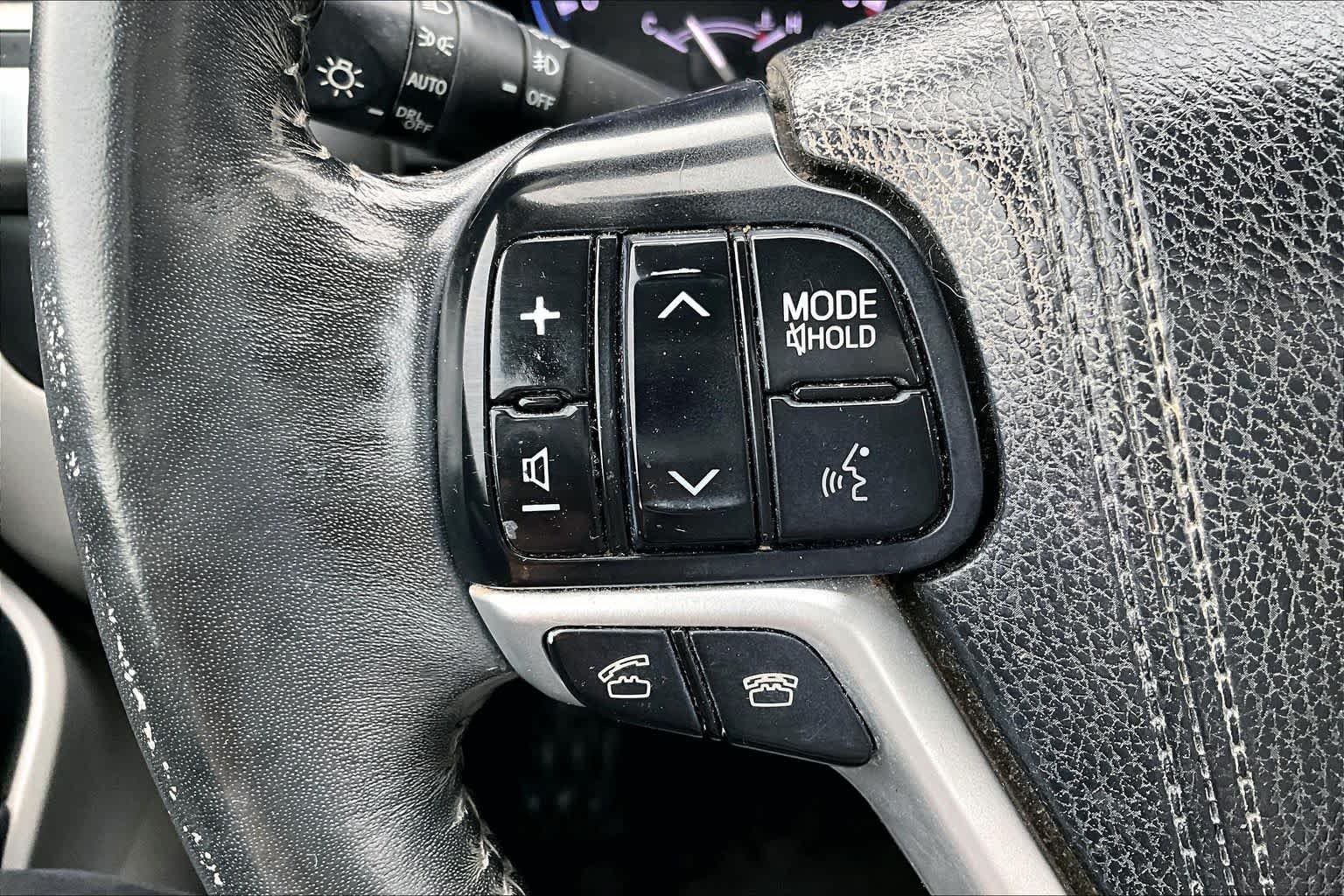 Used 2015 Blizzard Pearl Toyota XLE image 21
