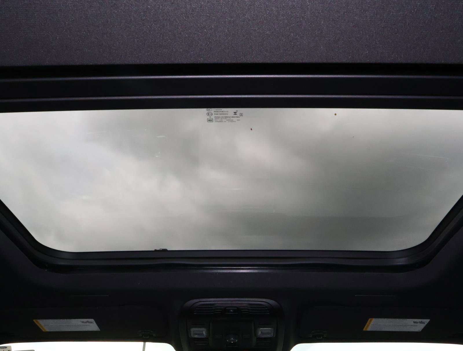 2025 GMC Yukon XL Denali Ultimate - Photo 13