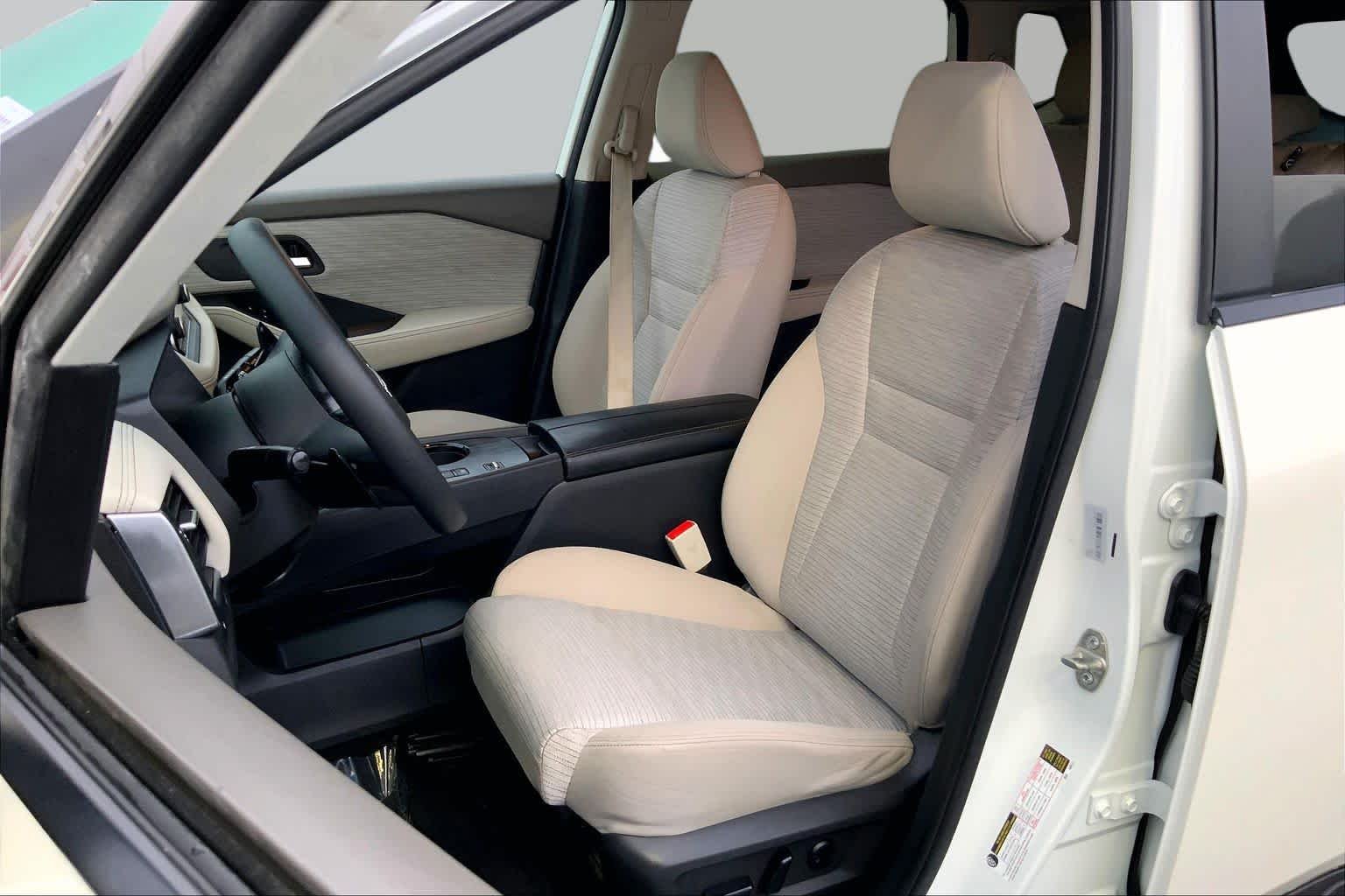 Used 2023 Pearl White Tricoat Nissan SV image 7