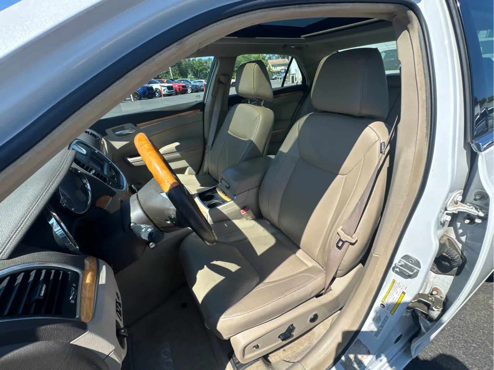 Used 2012 Ivory Tri-Coat Pearl Chrysler Limited image 20