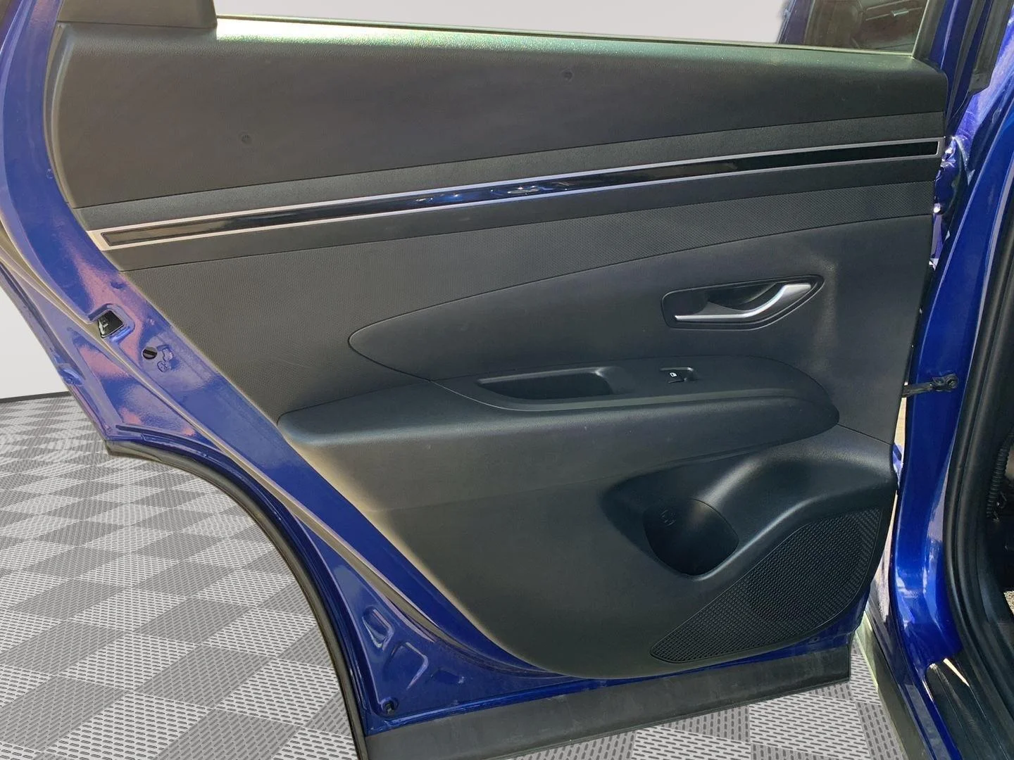 Used 2022 Intense Blue Hyundai SE image 12