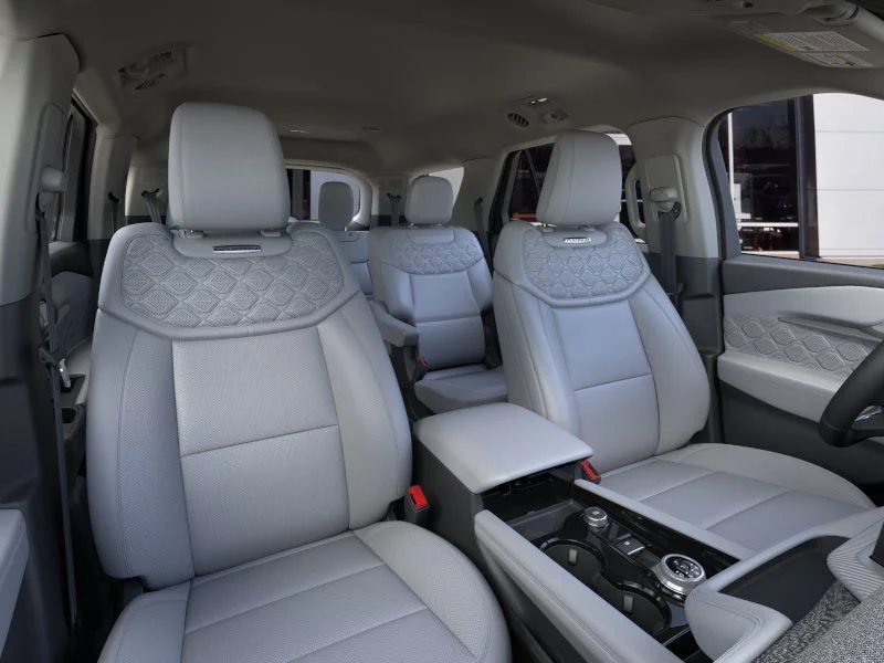 New 2026 Star White Metallic Tri-Coat Ford Platinum image 10
