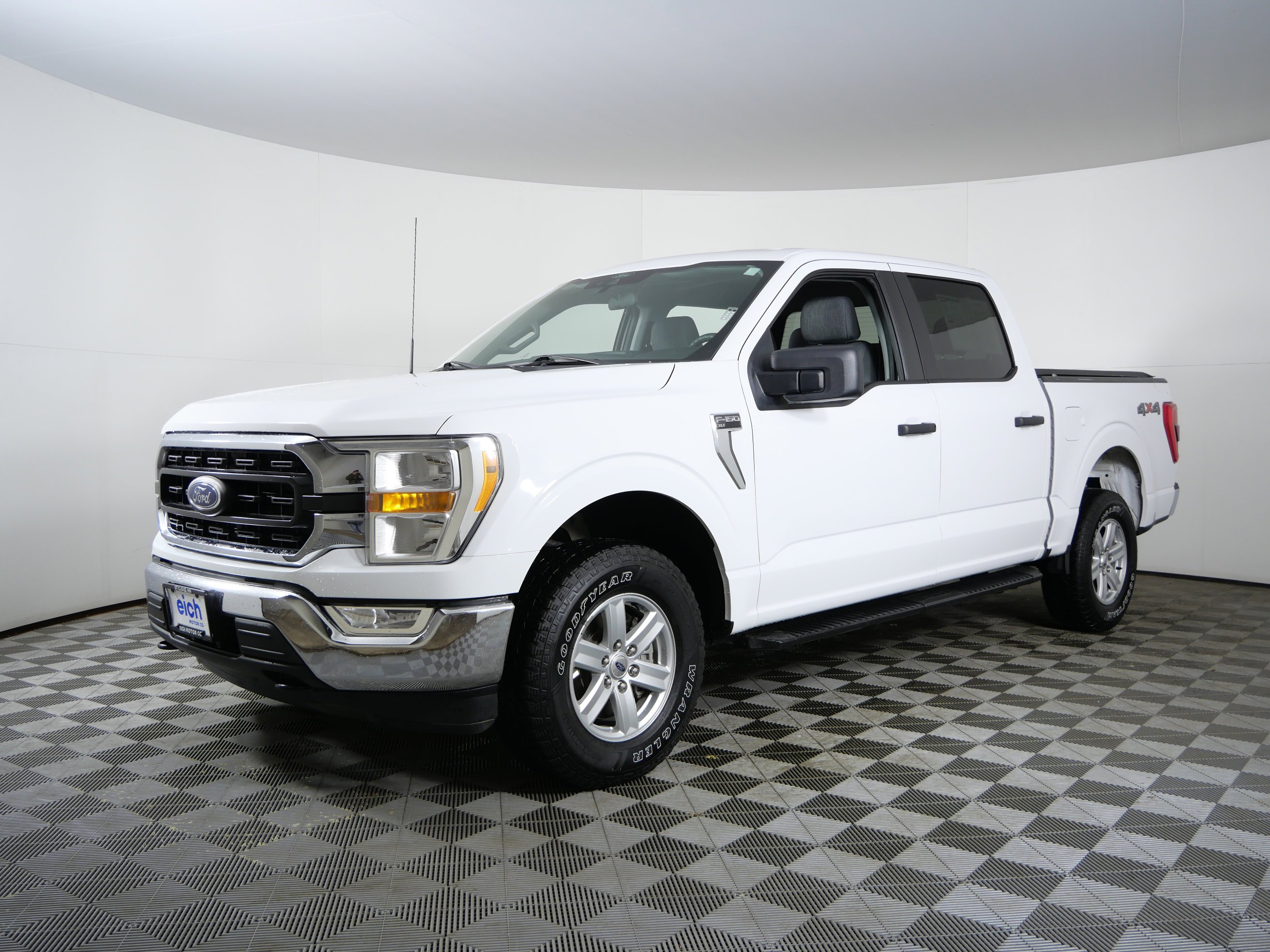 Used 2022 Oxford White Ford XLT image 3