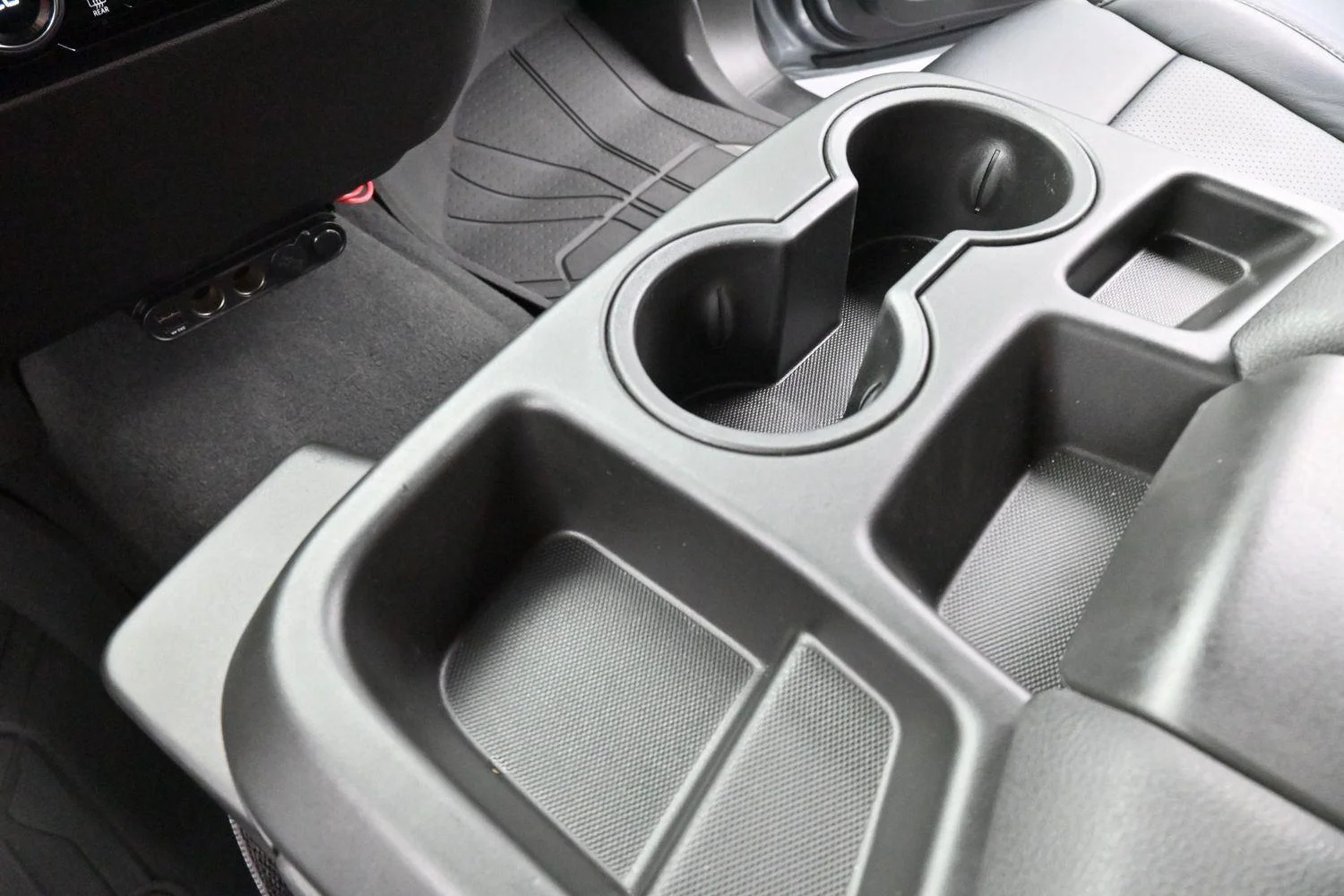 Used 2025 Sterling Gray Metallic Chevrolet LT image 27