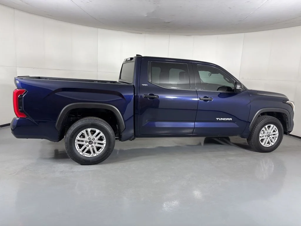 Used 2022 Blue Toyota SR5 image 9