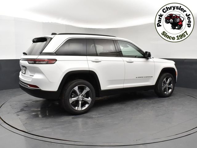 New 2026 Bright White Clear-Coat Exterior Paint Jeep Limited image 6