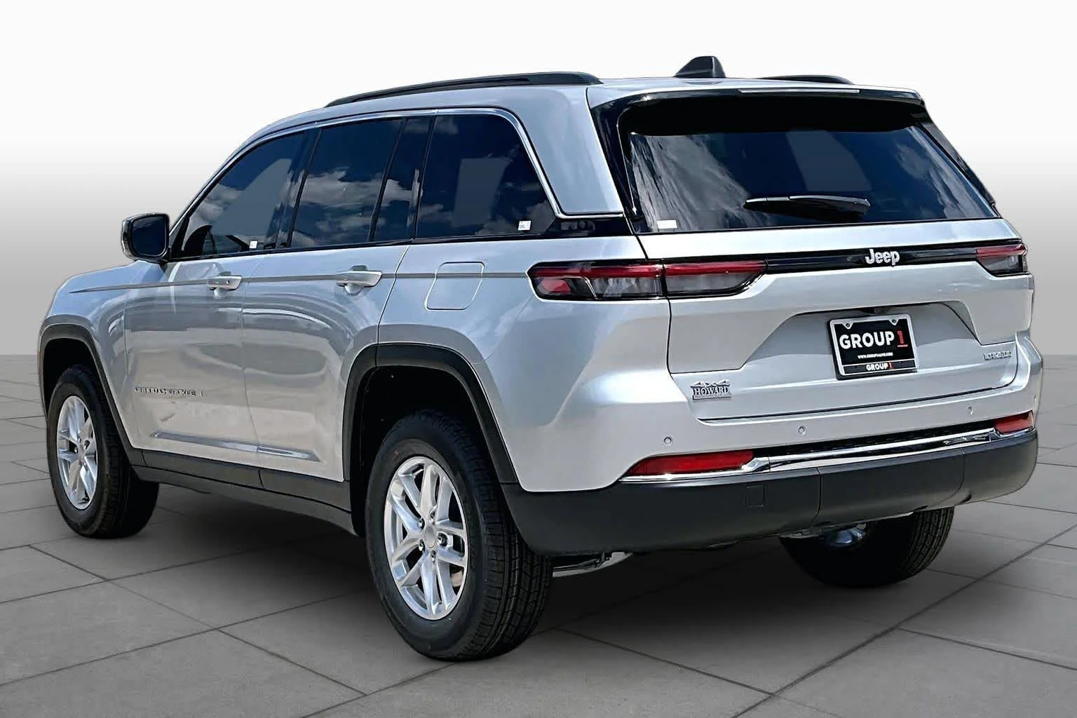 New 2026 Silver Zynith Exterior Paint Jeep Laredo image 12