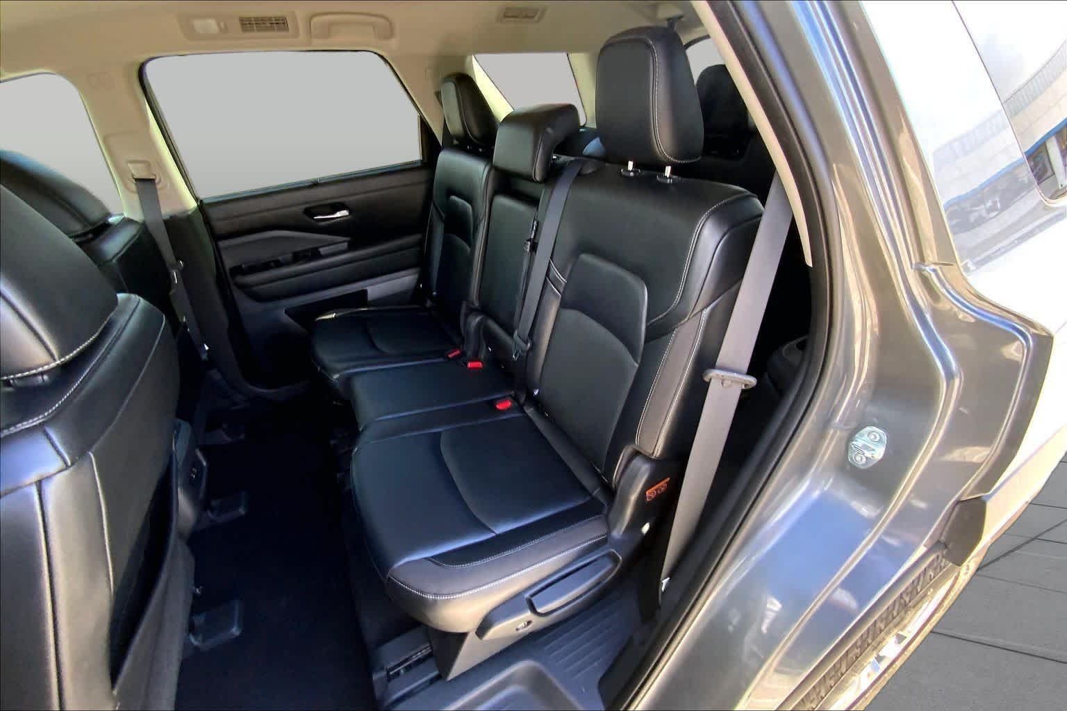 Used 2022 Gun Metallic Nissan SL image 20