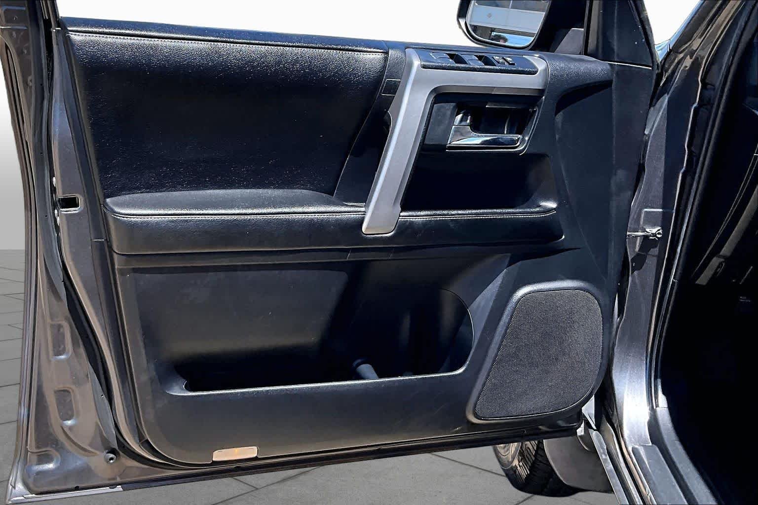 Used 2014 Magnetic Gray Metallic Toyota SR5 Premium image 19
