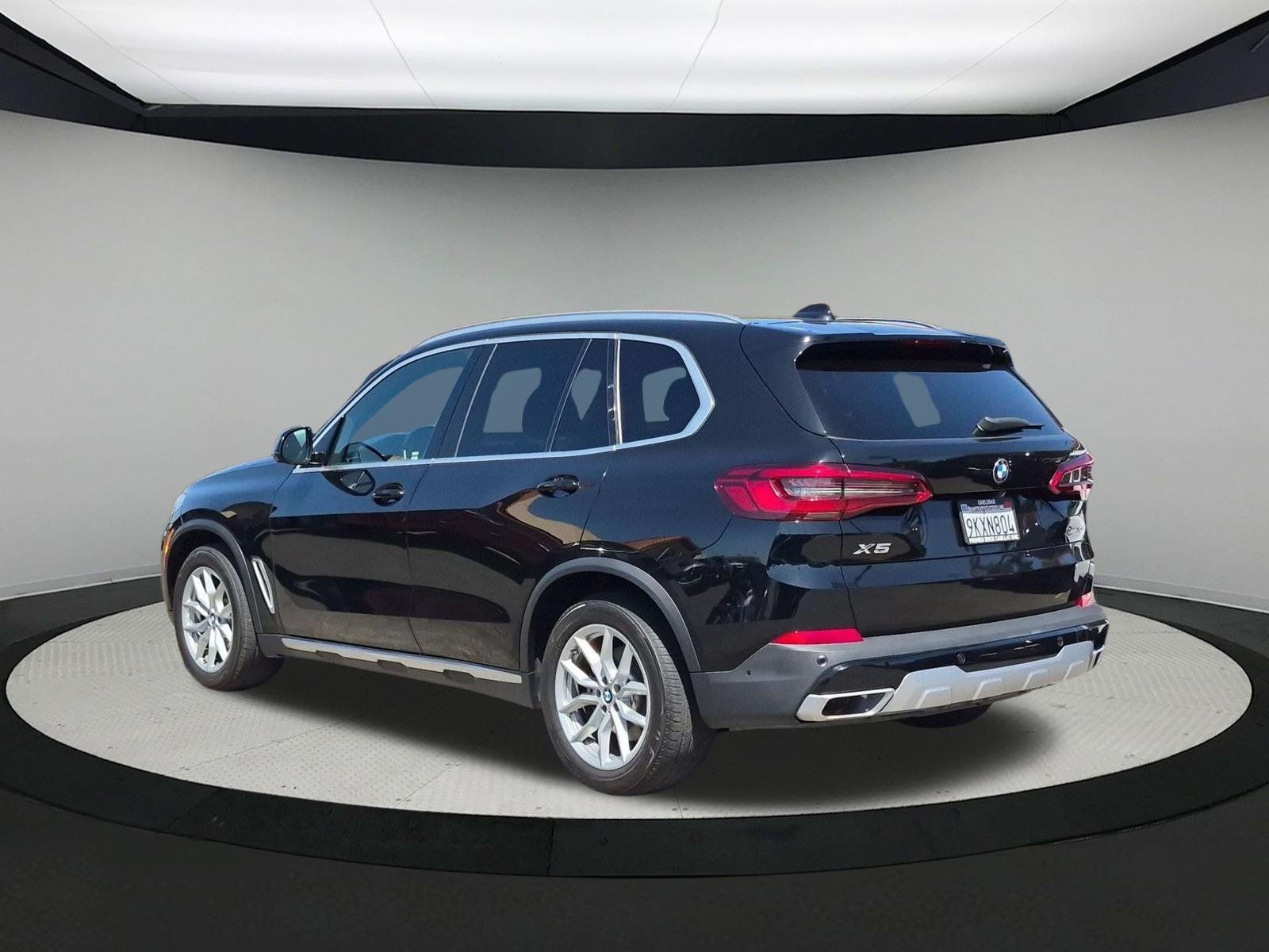 Used 2020 Black BMW xDrive40i image 3