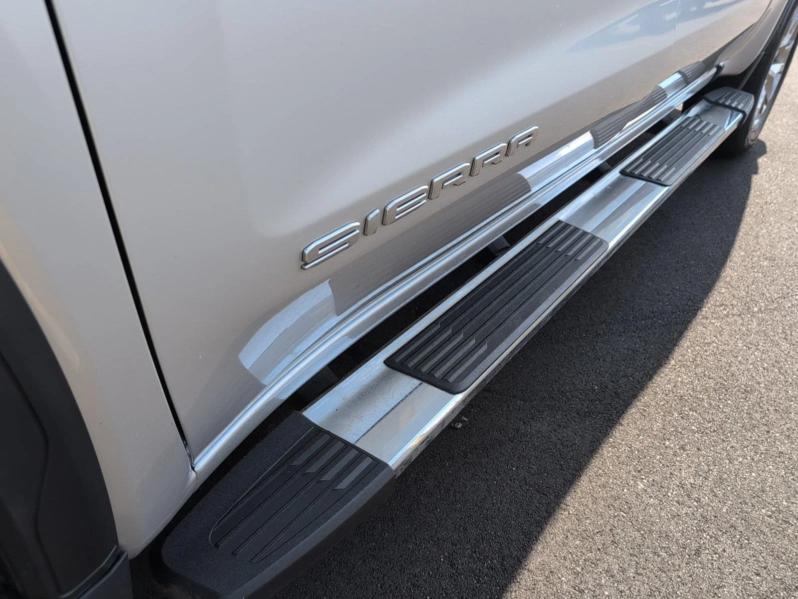 Used 2022 QUICKSILVER METALLIC GMC SLT image 12