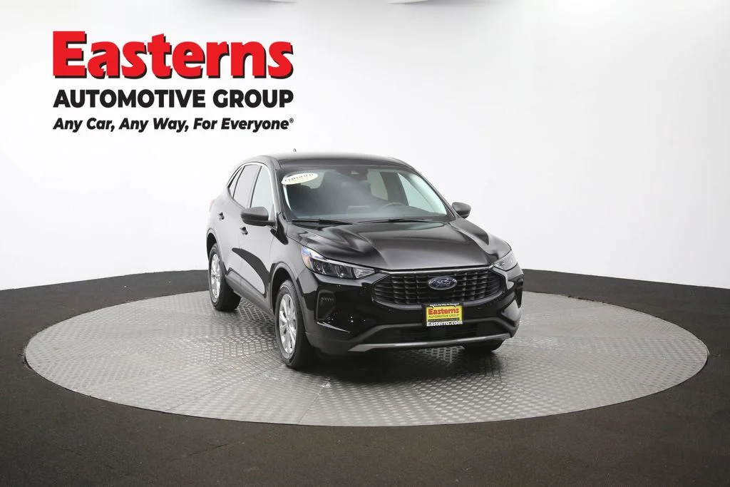 Used 2023 Black Ford Active image 50