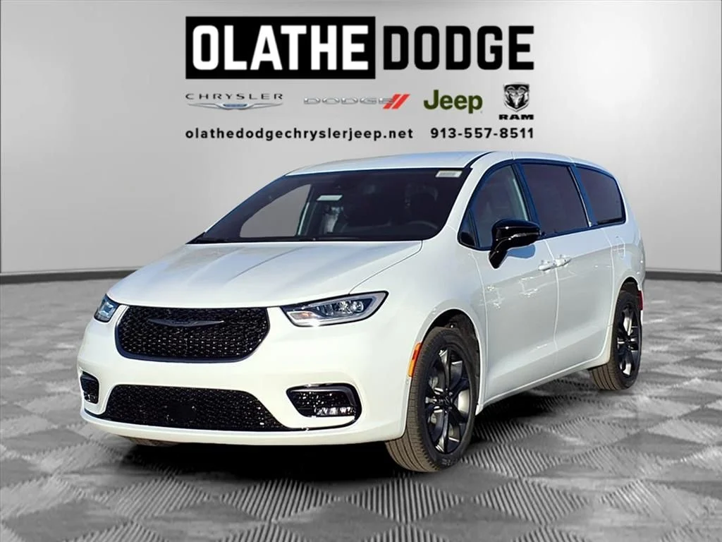 2026 Chrysler Pacifica Select AWD's photo