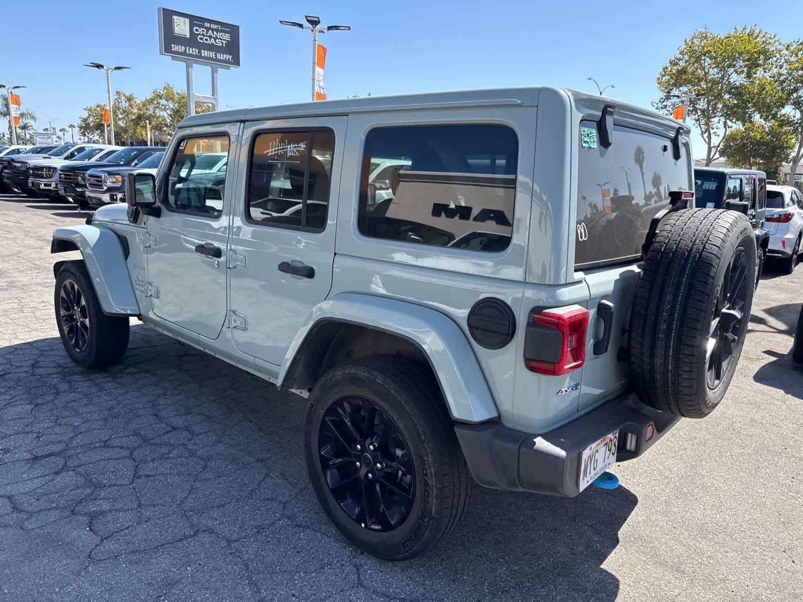 Used 2024 Earl Clearcoat Jeep Sahara image 22