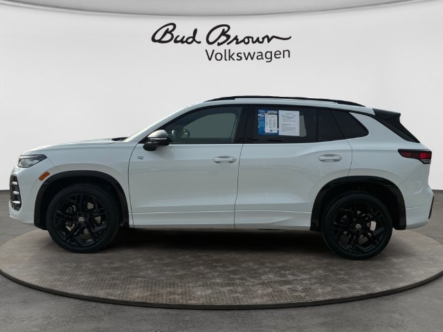 Used 2026 Volkswagen Tiguan SE R-LINE BLACK with VIN 3VVGR7RM4TM015414 for sale in Kansas City