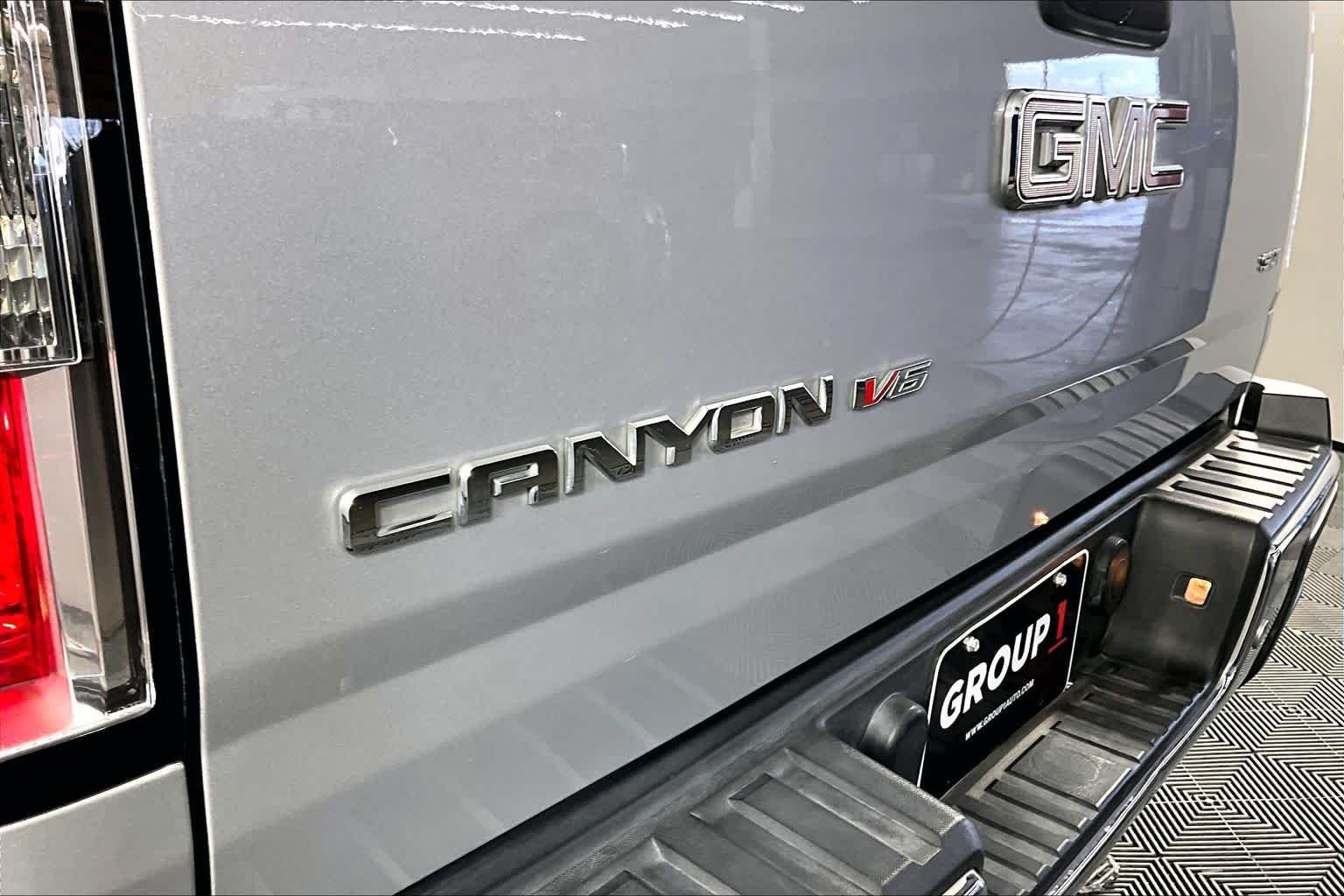 Used 2019 Quicksilver Metallic GMC 2WD SLT image 30