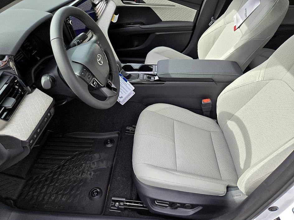 2026 Toyota Camry XLE - Photo 9