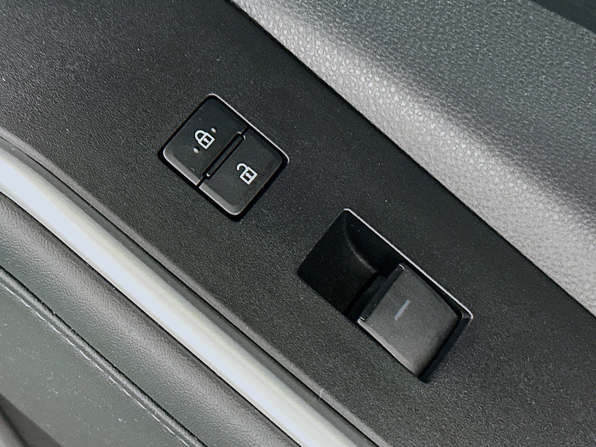 Certified Used 2025 Pearl Toyota XLE image 29