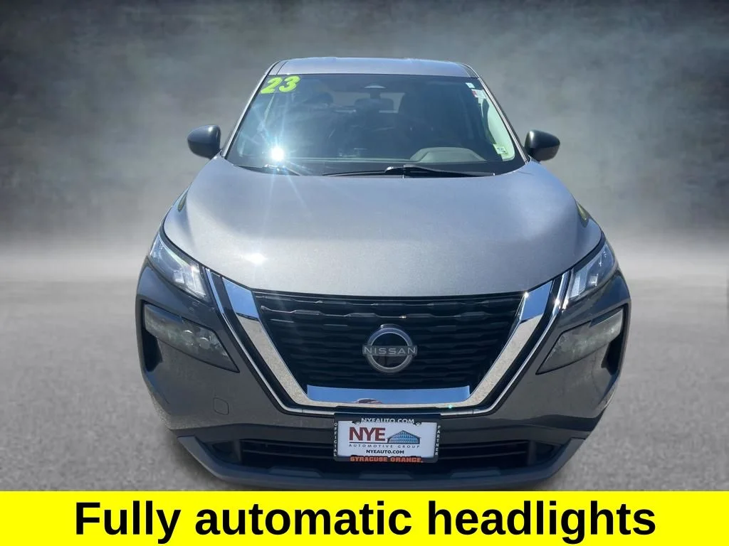 Used 2023 Gray Nissan S image 9