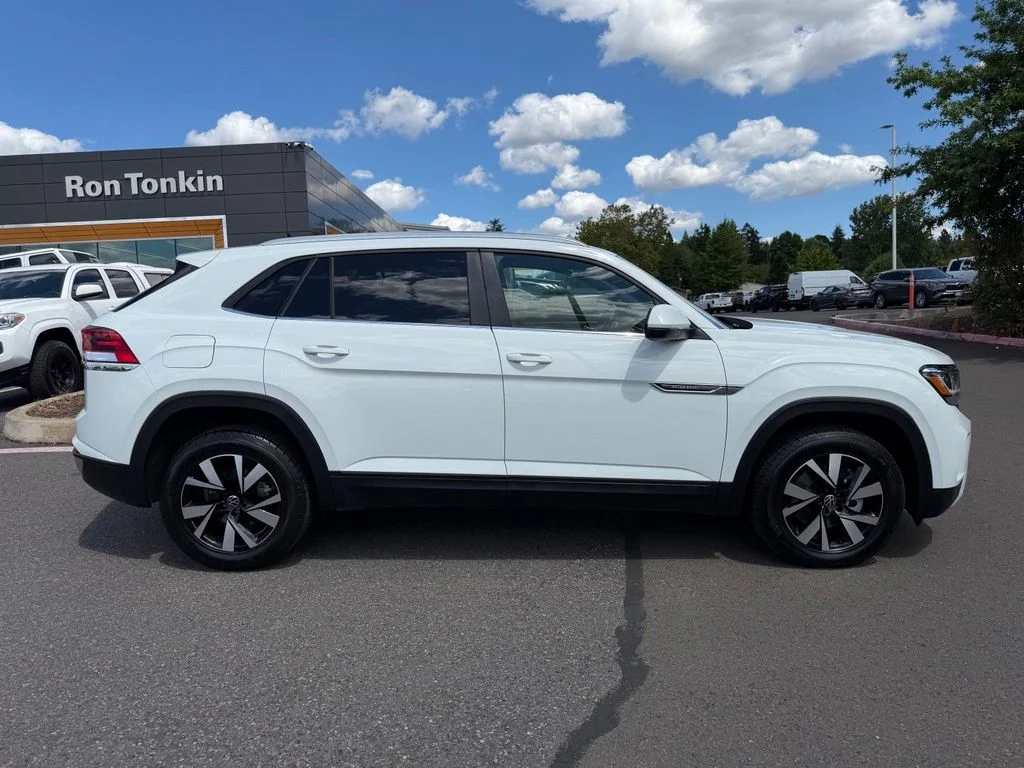 Used 2023 Pure White Volkswagen 2.0T SE image 8